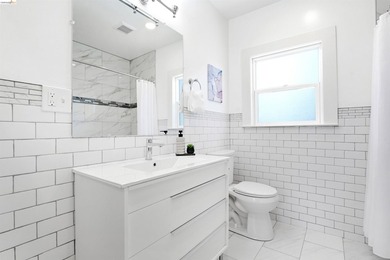 One lot, two renovated detached homes in Oakland's vibrant - photo 26