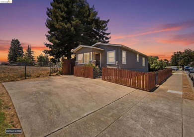 One lot, two renovated detached homes in Oakland's vibrant - photo 36