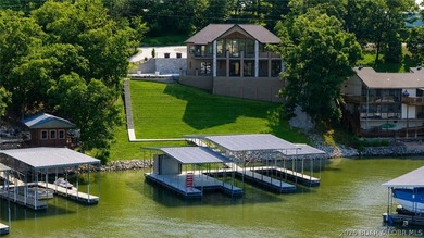 Luxury lakefront living w/ high-end finishes, exceptional - photo 1
