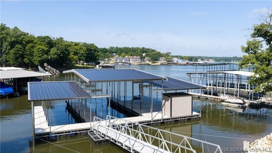 Luxury lakefront living w/ high-end finishes, exceptional - photo 6