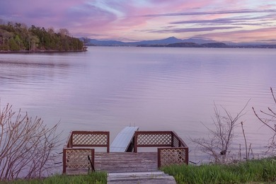 A private Vermont lakefront retreat without sacrificing access - photo 1