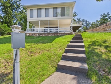 ***MOTIVATED SELLERS*** Lake living is easy in this beautiful - photo 3
