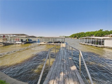 ***MOTIVATED SELLERS*** Lake living is easy in this beautiful - photo 5