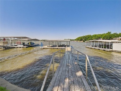***MOTIVATED SELLERS*** Lake living is easy in this beautiful - photo 5