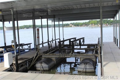 ***MOTIVATED SELLERS*** Lake living is easy in this beautiful - photo 6