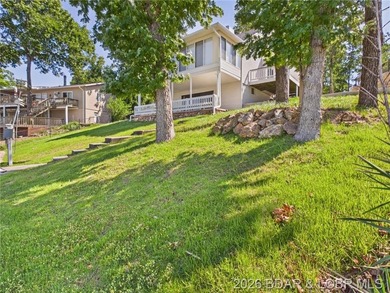 ***MOTIVATED SELLERS*** Lake living is easy in this beautiful - photo 7
