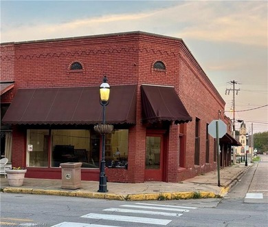 Great historic property in the entertainment district of - photo 1