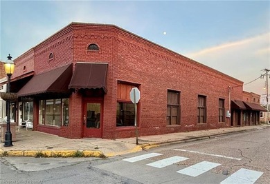 Great historic property in the entertainment district of - photo 2