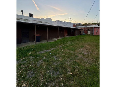 Great historic property in the entertainment district of - photo 4