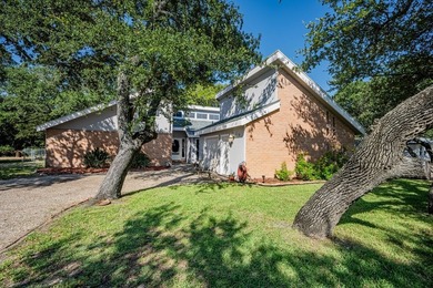 Lamar Peninsula Retreat under Majestic Coastal Oaks. Nestled - photo 39