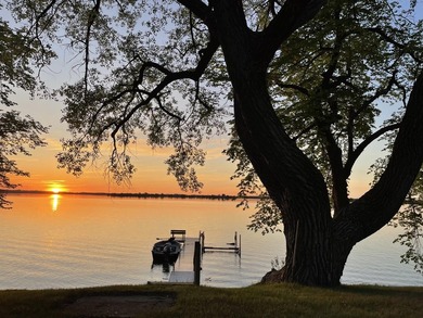Welcome to easy lake living on beautiful Pelican Lake! Tucked - photo 2