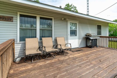 Welcome to easy lake living on beautiful Pelican Lake! Tucked - photo 6