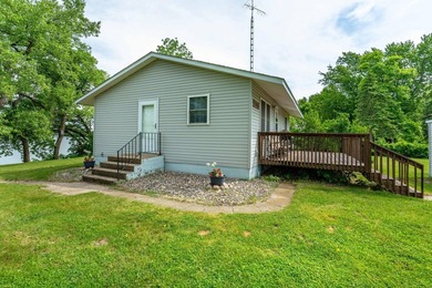 Welcome to easy lake living on beautiful Pelican Lake! Tucked - photo 7