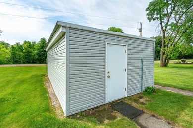 Welcome to easy lake living on beautiful Pelican Lake! Tucked - photo 8
