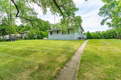 Welcome to easy lake living on beautiful Pelican Lake! Tucked - photo 9