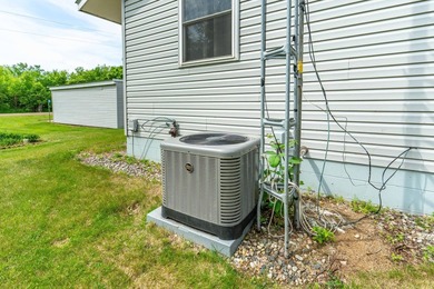 Welcome to easy lake living on beautiful Pelican Lake! Tucked - photo 10