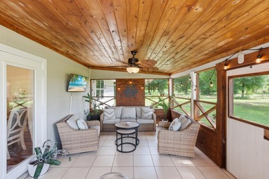 Welcome to this beautifully renovated 3-bedroom, 2-bath home in - photo 27