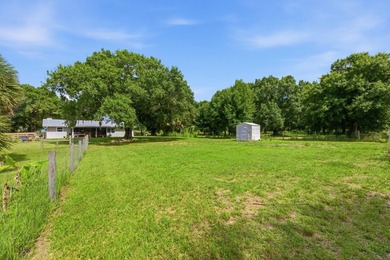 Welcome to this beautifully renovated 3-bedroom, 2-bath home in - photo 35