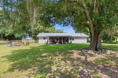 Welcome to this beautifully renovated 3-bedroom, 2-bath home in - photo 37