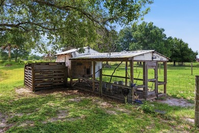 Welcome to this beautifully renovated 3-bedroom, 2-bath home in - photo 42