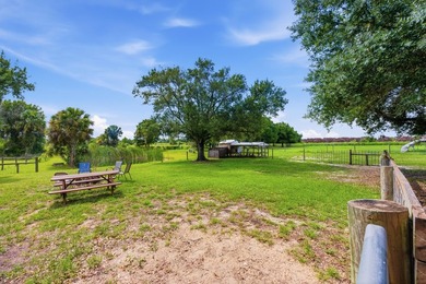 Welcome to this beautifully renovated 3-bedroom, 2-bath home in - photo 46