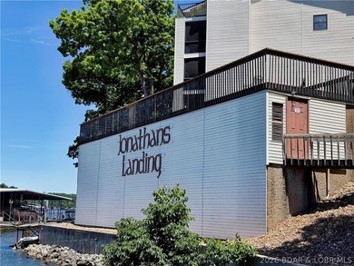 Enjoy lake living at its best in this well-maintained 2-bedroom - photo 1