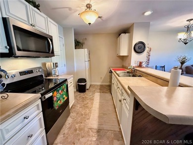 Enjoy lake living at its best in this well-maintained 2-bedroom - photo 4
