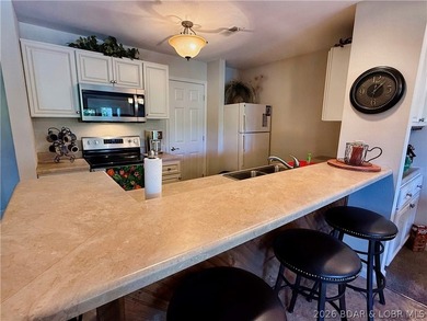 Enjoy lake living at its best in this well-maintained 2-bedroom - photo 6