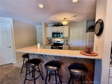Enjoy lake living at its best in this well-maintained 2-bedroom - photo 9