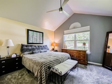 Beautifully maintained 4-bedroom home offering lake views and - photo 12