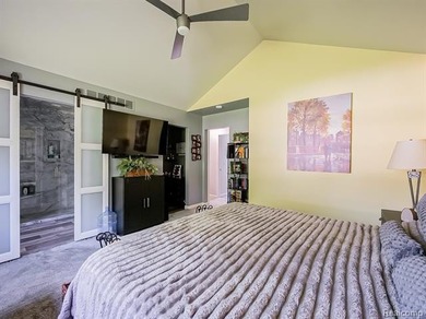 Beautifully maintained 4-bedroom home offering lake views and - photo 13