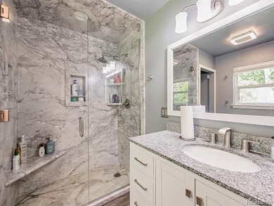 Beautifully maintained 4-bedroom home offering lake views and - photo 14
