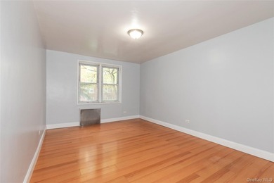 Spacious One Bedroom Apartment in a desirable location near 71st - photo 7