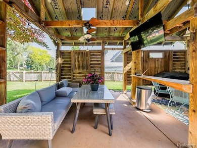 Beautifully maintained 4-bedroom home offering lake views and - photo 25