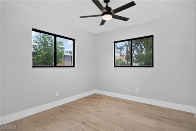 Thoughtfully renovated from top to bottom, this 3-bedroom - photo 29