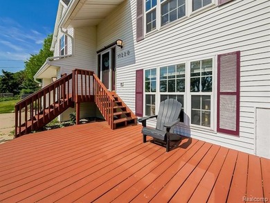 Beautifully maintained 4-bedroom home offering lake views and - photo 30