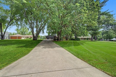 Rare opportunity to own a stunning Mississippi River home on - photo 1