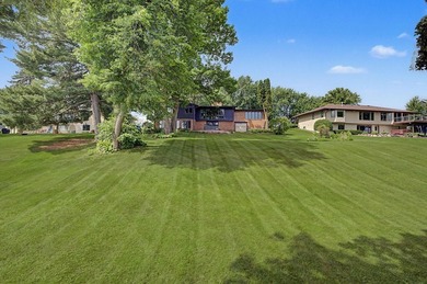 Rare opportunity to own a stunning Mississippi River home on - photo 2