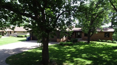 Rare opportunity to own a stunning Mississippi River home on - photo 6