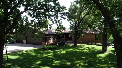 Rare opportunity to own a stunning Mississippi River home on - photo 7