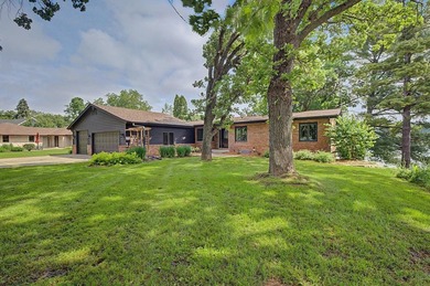 Rare opportunity to own a stunning Mississippi River home on - photo 10
