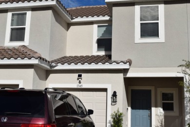 Lake Tohopekaliga Townhome/Townhouse For Sale in Kissimmee, Florida