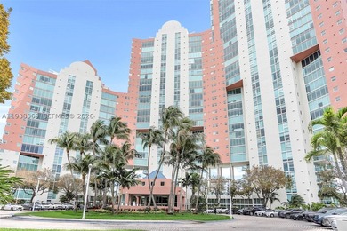 A MUST SEE! SPACIOUS, BRIGHT & BEAUTIFULLY RENOVATED! This - photo 6