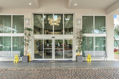 A MUST SEE! SPACIOUS, BRIGHT & BEAUTIFULLY RENOVATED! This - photo 7