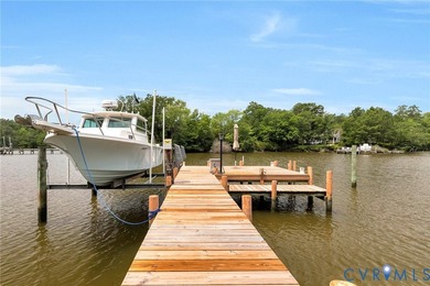 Privacy, tranquility and WATERFRONT! This custom transitional - photo 11