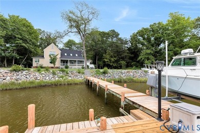 Privacy, tranquility and WATERFRONT! This custom transitional - photo 13