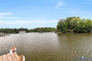 Privacy, tranquility and WATERFRONT! This custom transitional - photo 14