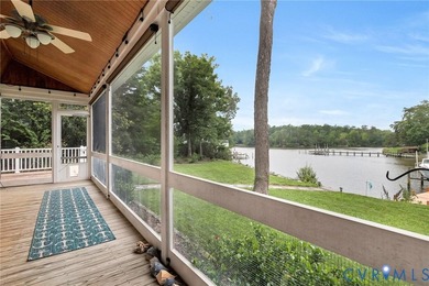 Privacy, tranquility and WATERFRONT! This custom transitional - photo 16