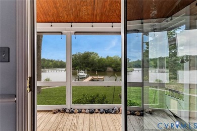 Privacy, tranquility and WATERFRONT! This custom transitional - photo 19