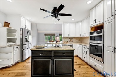 Privacy, tranquility and WATERFRONT! This custom transitional - photo 28